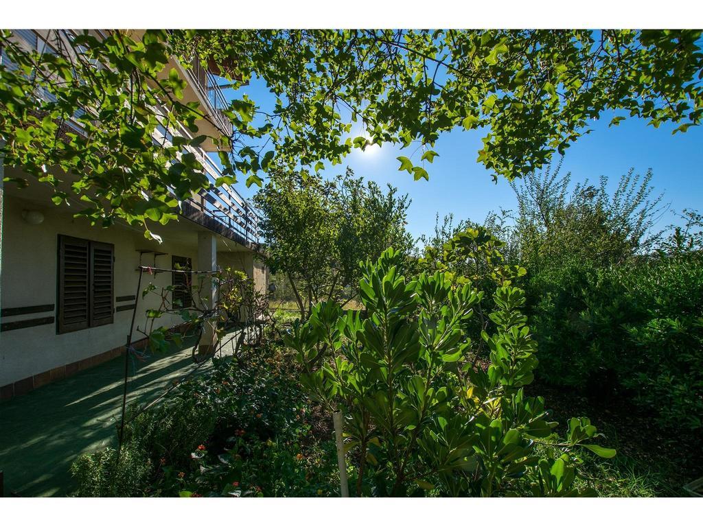 Apartments Velebit Starigrad Paklenica Exteriör bild